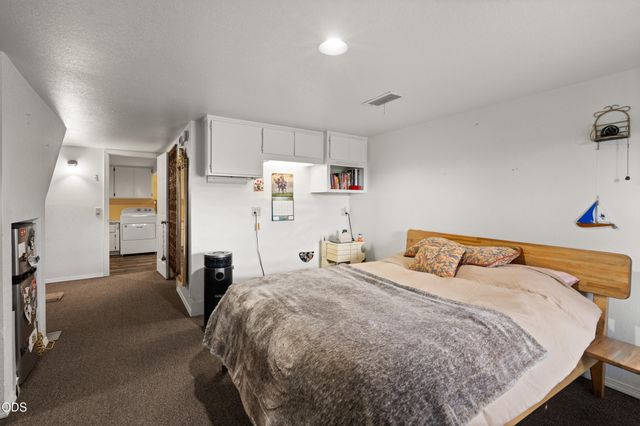1438 NE Sherman Lane, Grants Pass, OR 97526