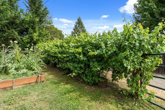 1438 NE Sherman Lane, Grants Pass, OR 97526