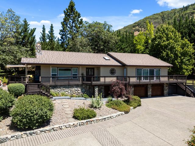 1438 NE Sherman Lane, Grants Pass, OR 97526