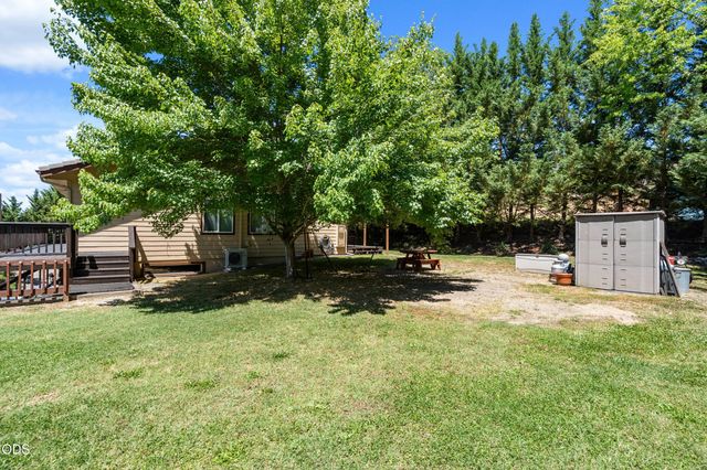 1438 NE Sherman Lane, Grants Pass, OR 97526