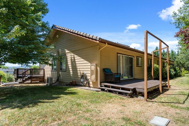 1438 NE Sherman Lane, Grants Pass, OR 97526