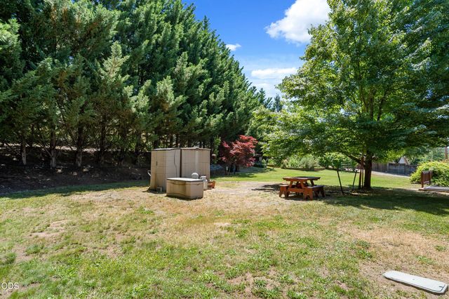 1438 NE Sherman Lane, Grants Pass, OR 97526