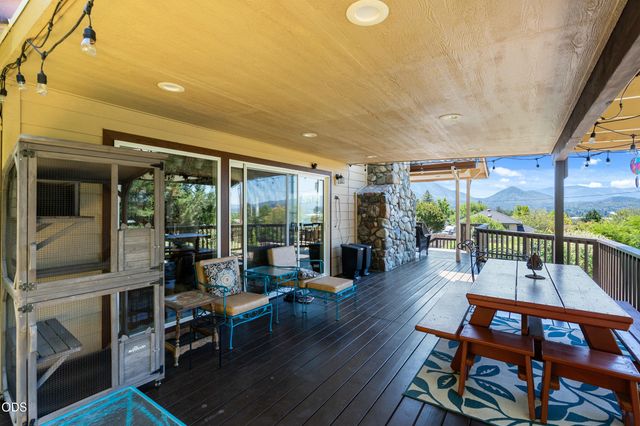 1438 NE Sherman Lane, Grants Pass, OR 97526