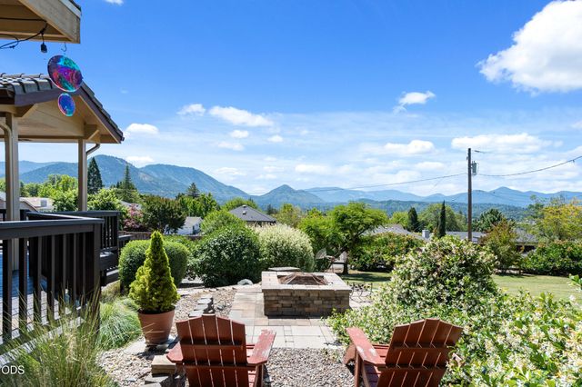 1438 NE Sherman Lane, Grants Pass, OR 97526