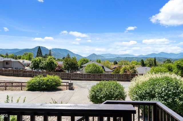 1438 NE Sherman Lane, Grants Pass, OR 97526