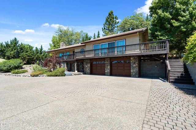1438 NE Sherman Lane, Grants Pass, OR 97526