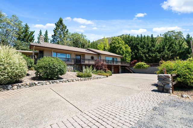 1438 NE Sherman Lane, Grants Pass, OR 97526