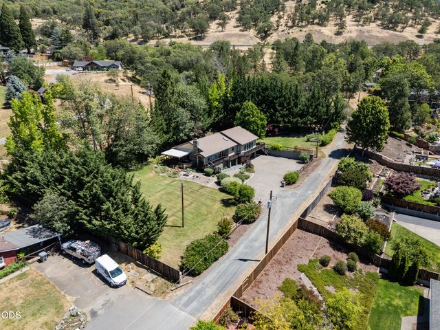 1438 NE Sherman Lane, Grants Pass, OR 97526