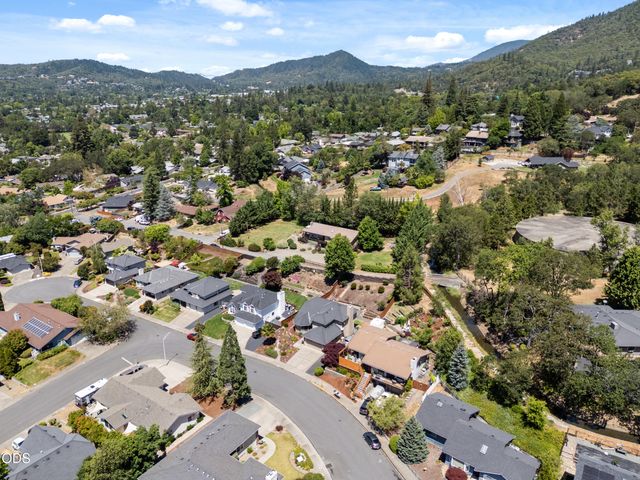 1438 NE Sherman Lane, Grants Pass, OR 97526