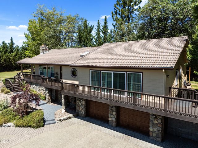 1438 NE Sherman Lane, Grants Pass, OR 97526