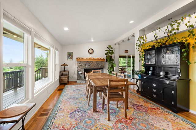 1438 NE Sherman Lane, Grants Pass, OR 97526