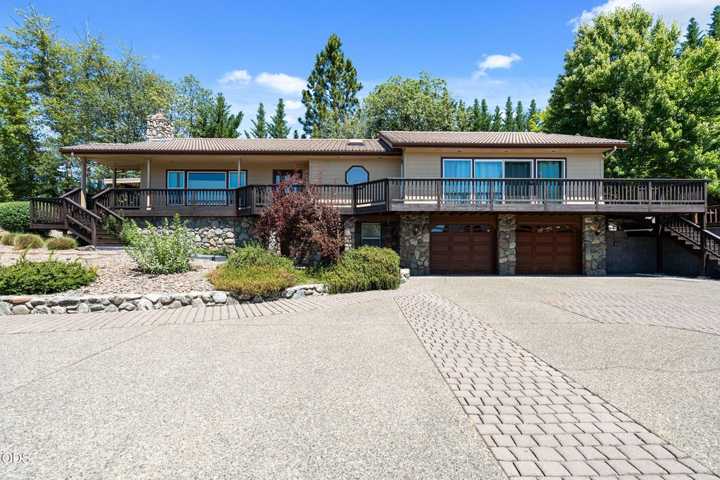 1438 NE Sherman Lane, Grants Pass, OR 97526