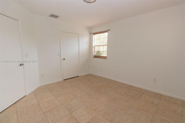 18328 NW 68th Ave P, Hialeah, FL 33015