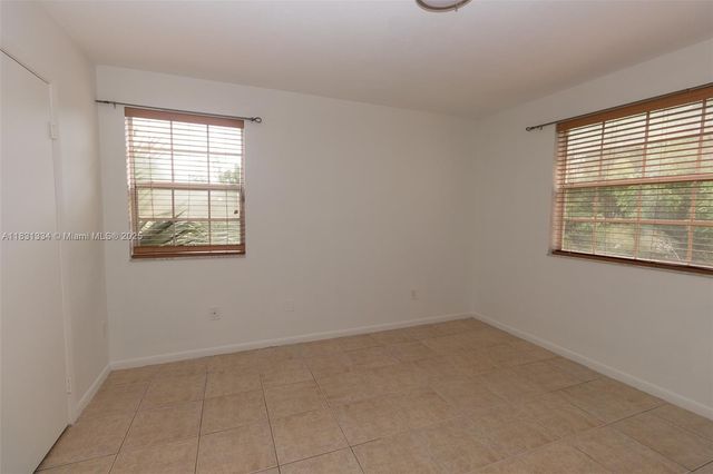 18328 NW 68th Ave P, Hialeah, FL 33015