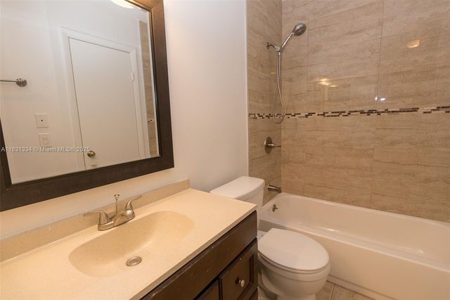 18328 NW 68th Ave P, Hialeah, FL 33015