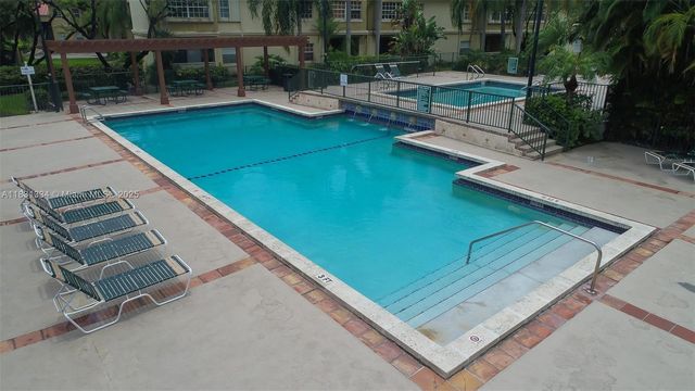 18328 NW 68th Ave P, Hialeah, FL 33015