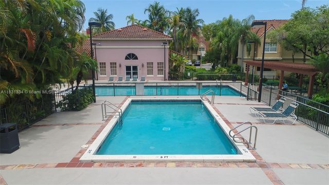18328 NW 68th Ave P, Hialeah, FL 33015