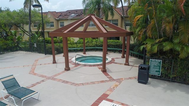 18328 NW 68th Ave P, Hialeah, FL 33015