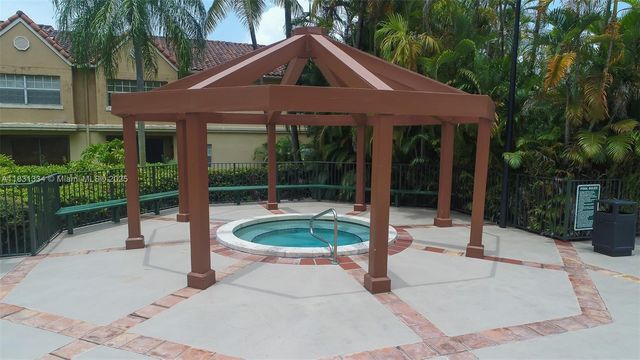 18328 NW 68th Ave P, Hialeah, FL 33015