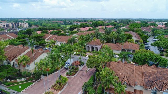 18328 NW 68th Ave P, Hialeah, FL 33015