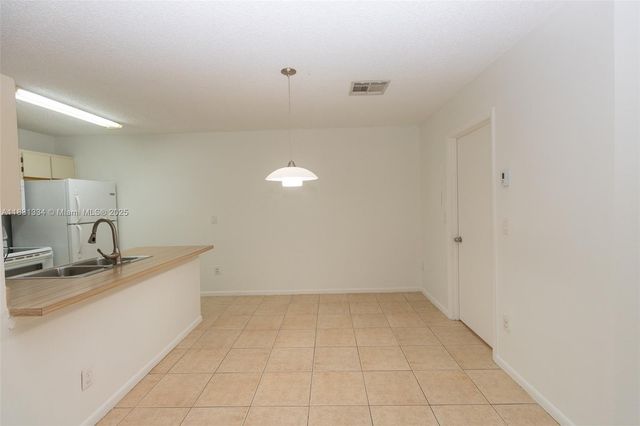 18328 NW 68th Ave P, Hialeah, FL 33015