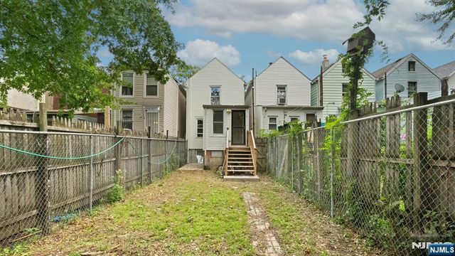 265 18th Street, Newark, NJ 07103