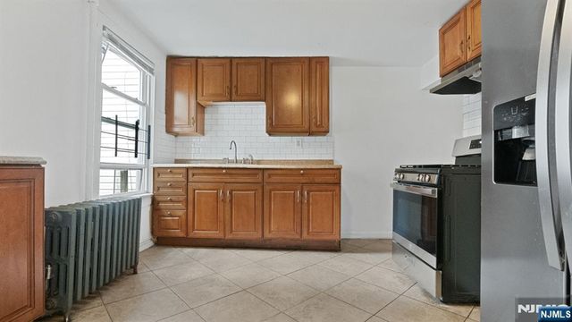 265 18th Street, Newark, NJ 07103