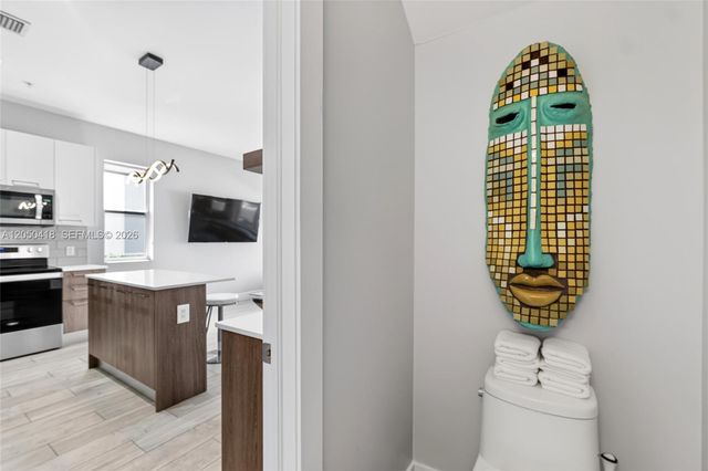 405 NE 35th Ct 5, Oakland Park, FL 33334