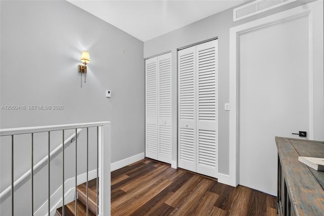 405 NE 35th Ct 5, Oakland Park, FL 33334