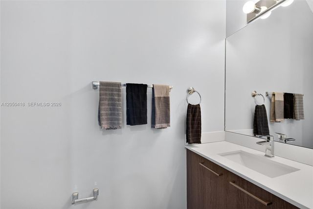 405 NE 35th Ct 5, Oakland Park, FL 33334