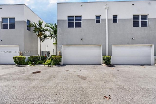 405 NE 35th Ct 5, Oakland Park, FL 33334