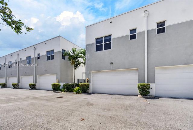 405 NE 35th Ct 5, Oakland Park, FL 33334