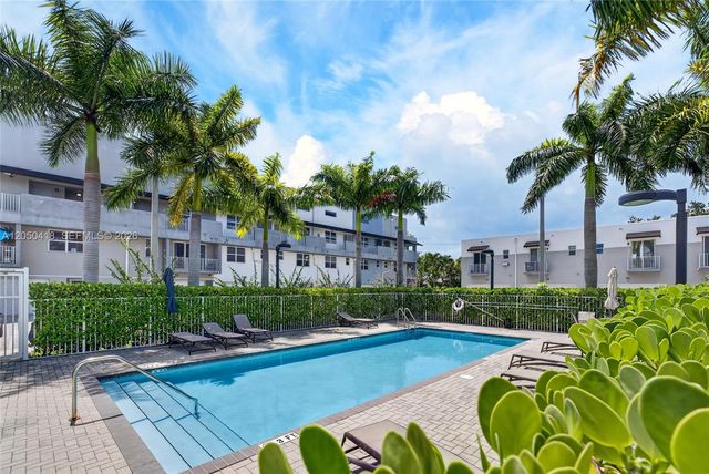 405 NE 35th Ct 5, Oakland Park, FL 33334
