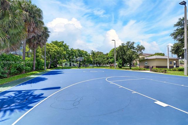 405 NE 35th Ct 5, Oakland Park, FL 33334