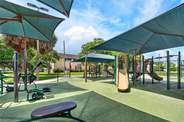 405 NE 35th Ct 5, Oakland Park, FL 33334