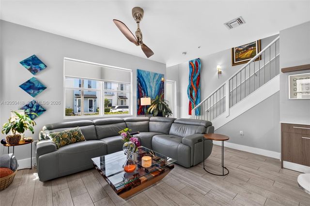405 NE 35th Ct 5, Oakland Park, FL 33334