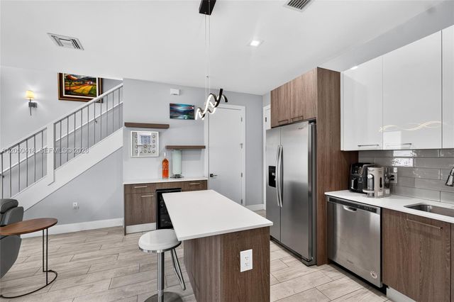 405 NE 35th Ct 5, Oakland Park, FL 33334
