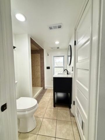 2302 N Central Park Avenue, Chicago, IL 60647