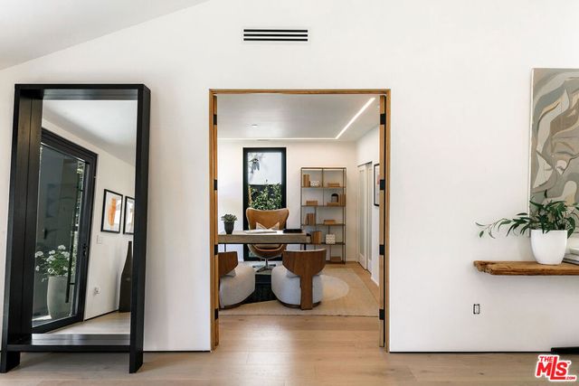 2202 California Avenue, Santa Monica, CA 90403
