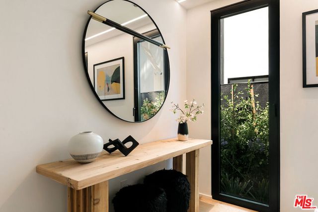 2202 California Avenue, Santa Monica, CA 90403