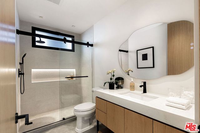2202 California Avenue, Santa Monica, CA 90403