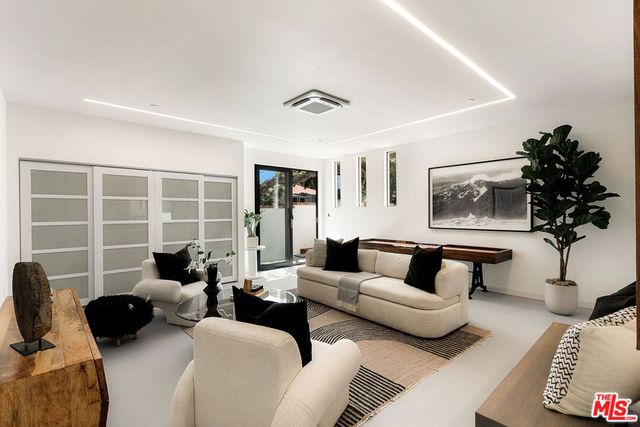 2202 California Avenue, Santa Monica, CA 90403