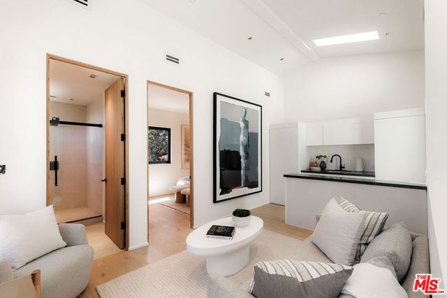 2202 California Avenue, Santa Monica, CA 90403
