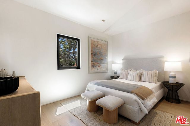 2202 California Avenue, Santa Monica, CA 90403