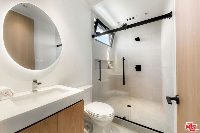 2202 California Avenue, Santa Monica, CA 90403