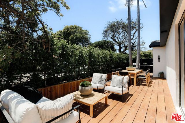 2202 California Avenue, Santa Monica, CA 90403