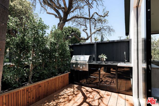 2202 California Avenue, Santa Monica, CA 90403
