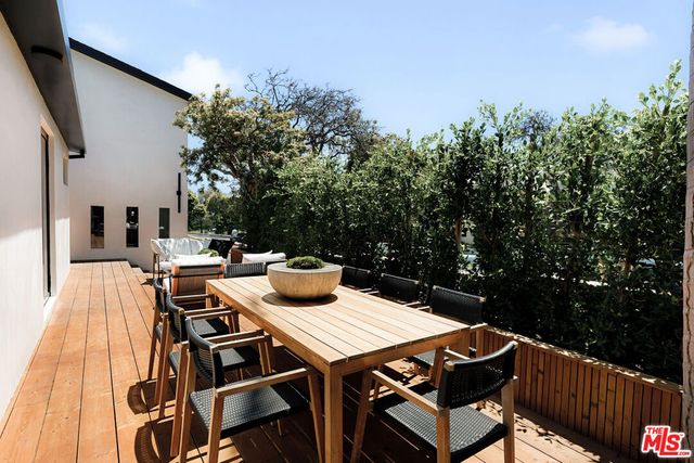 2202 California Avenue, Santa Monica, CA 90403