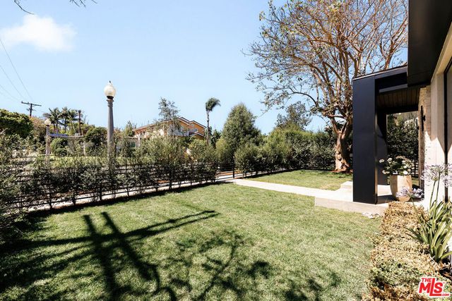 2202 California Avenue, Santa Monica, CA 90403