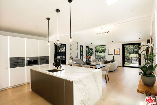 2202 California Avenue, Santa Monica, CA 90403